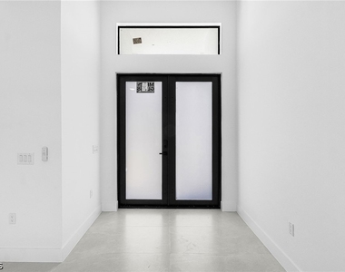 2213 Ne 13th Avenue - Photo Thumbnail 2