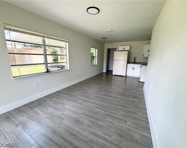 559 Wood Avenue - Photo Thumbnail 2