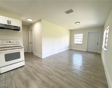559 Wood Avenue - Photo Thumbnail 5