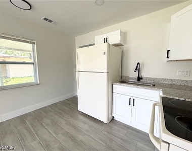 559 Wood Avenue - Photo Thumbnail 4
