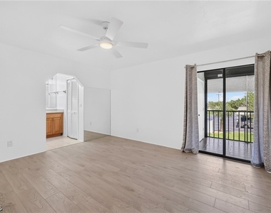 4708 Sw 8th Place - Photo Thumbnail 13