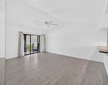 4708 Sw 8th Place - Photo Thumbnail 4