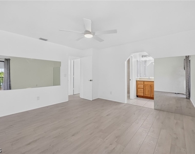 4708 Sw 8th Place - Photo Thumbnail 12