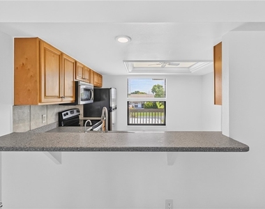 4708 Sw 8th Place - Photo Thumbnail 7