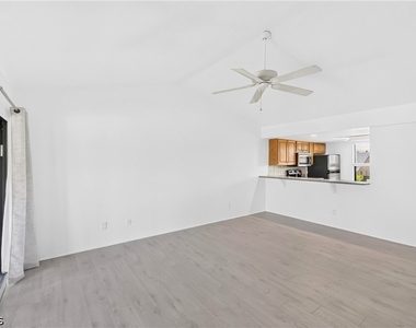 4708 Sw 8th Place - Photo Thumbnail 6