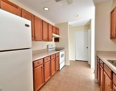 1062 Countess Avenue - Photo Thumbnail 4