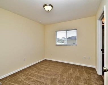 1062 Countess Avenue - Photo Thumbnail 8