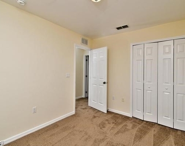 1062 Countess Avenue - Photo Thumbnail 10