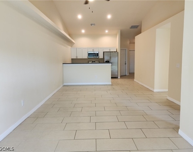 121 Sw 16th Terrace - Photo Thumbnail 2