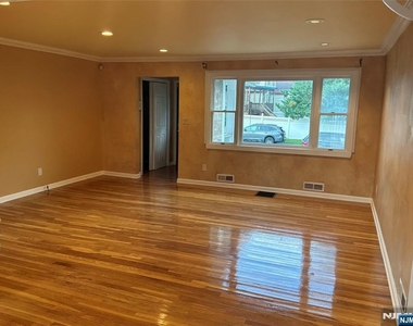 2837 Myrtle - Photo Thumbnail 1