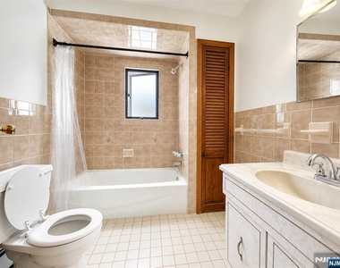 120 Fenner - Photo Thumbnail 10