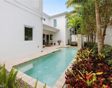 9169 Mercato Way - Photo Thumbnail 21