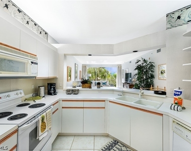 7638 Pebble Creek Circle - Photo Thumbnail 9