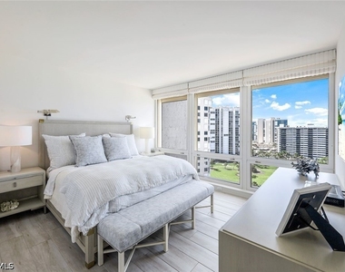 4051 Gulf Shore Boulevard N - Photo Thumbnail 10