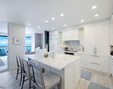 4051 Gulf Shore Boulevard N - Photo Thumbnail 7