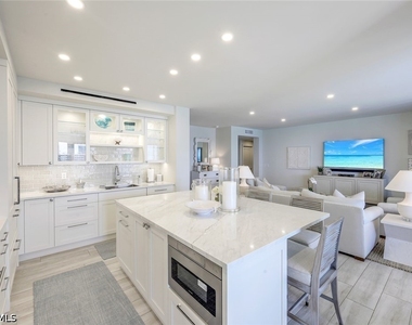 4051 Gulf Shore Boulevard N - Photo Thumbnail 6