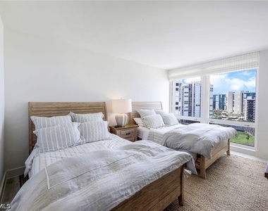 4051 Gulf Shore Boulevard N - Photo Thumbnail 16