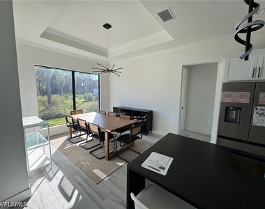 308 Golden Gate Boulevard E - Photo Thumbnail 11