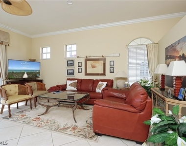 400 L Ambiance Circle - Photo Thumbnail 4