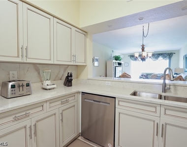 3250 Cypress Glen Way - Photo Thumbnail 7