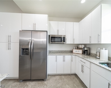 1608 Nw 38th Avenue - Photo Thumbnail 6