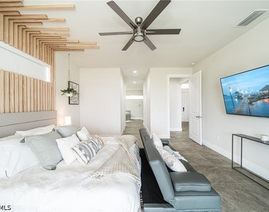 1608 Nw 38th Avenue - Photo Thumbnail 15