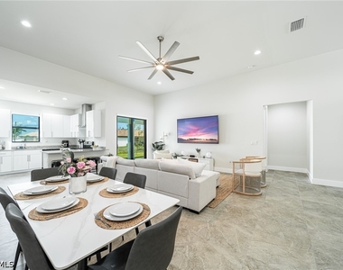 1608 Nw 38th Avenue - Photo Thumbnail 2