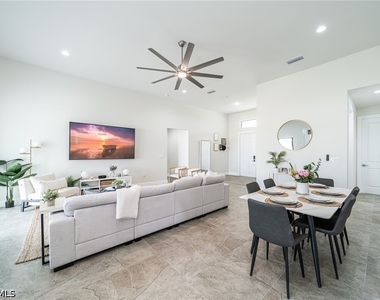 1608 Nw 38th Avenue - Photo Thumbnail 4