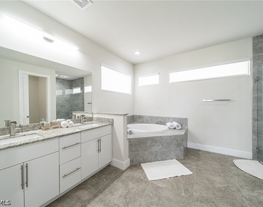 1608 Nw 38th Avenue - Photo Thumbnail 16