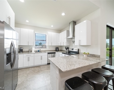 1608 Nw 38th Avenue - Photo Thumbnail 5
