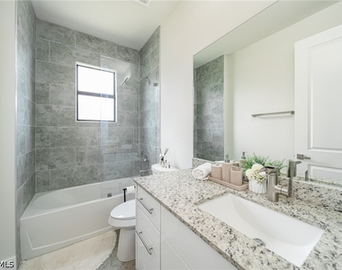 1608 Nw 38th Avenue - Photo Thumbnail 8