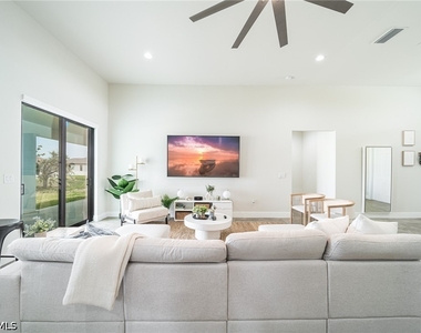 1608 Nw 38th Avenue - Photo Thumbnail 3