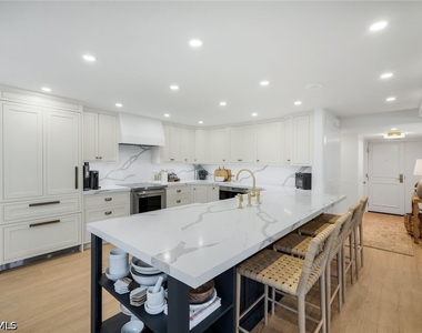 4041 Gulf Shore Boulevard N - Photo Thumbnail 8
