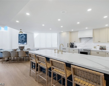 4041 Gulf Shore Boulevard N - Photo Thumbnail 7