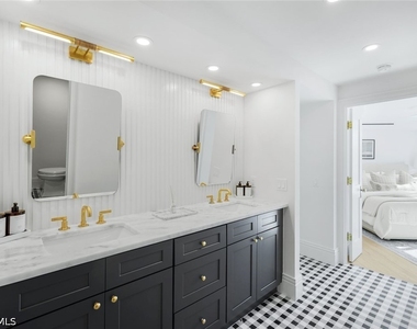 4041 Gulf Shore Boulevard N - Photo Thumbnail 13
