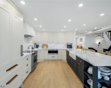 4041 Gulf Shore Boulevard N - Photo Thumbnail 5