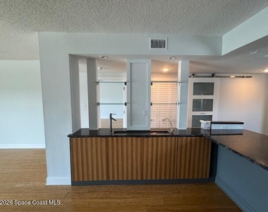 1208 E River Drive - Photo Thumbnail 4