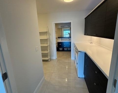 1208 E River Drive - Photo Thumbnail 12