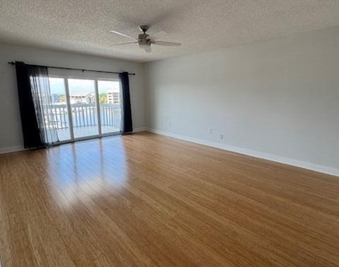 1208 E River Drive - Photo Thumbnail 10