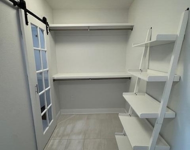 1208 E River Drive - Photo Thumbnail 16