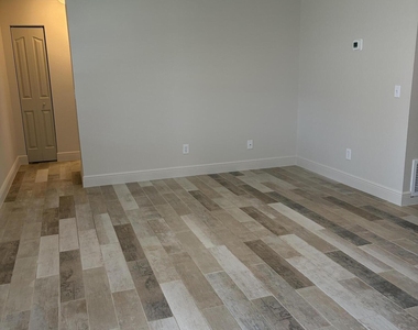 2604 Corbusier Drive - Photo Thumbnail 5