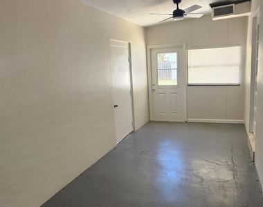 407 4th Street N - Photo Thumbnail 9