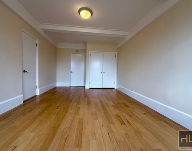 West 79 Street - Photo Thumbnail 2