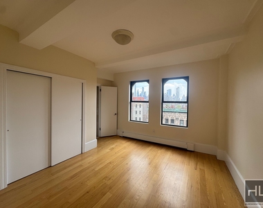 West 79 Street - Photo Thumbnail 3