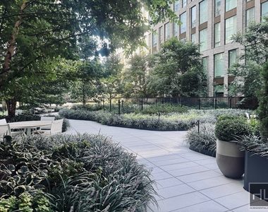 West 43rd Street - Photo Thumbnail 8