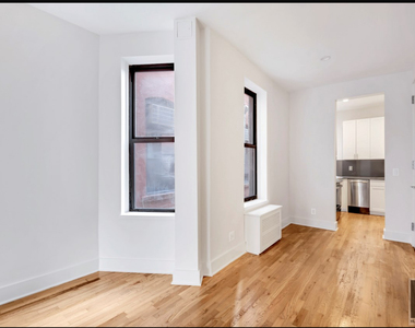 West 45 Street - Photo Thumbnail 3