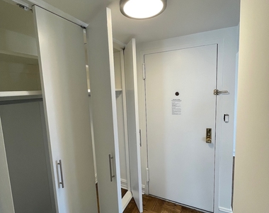 East 71st Street - Photo Thumbnail 15