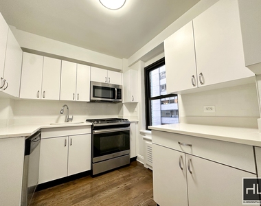 East 57 Street - Photo Thumbnail 4