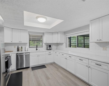 6310 Gainsboro Avenue - Photo Thumbnail 12