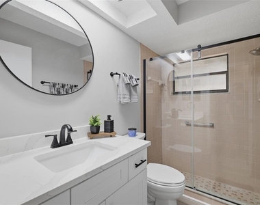 6310 Gainsboro Avenue - Photo Thumbnail 16